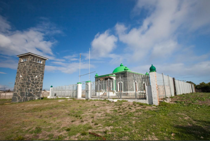 http://www.capetown.travel/wp-content/uploads/2016/07/Robben-Island-Museum.jpg.