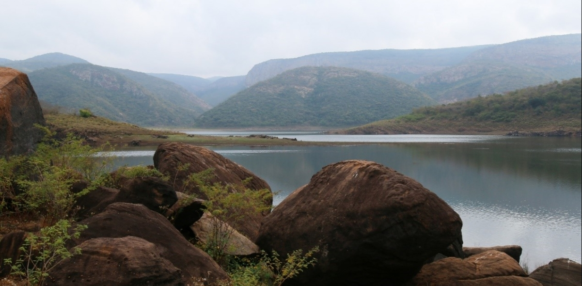 Lake Fundudzi Thohoyanda South African History Online Lake Fundudzi Thohoyanda South African History Online