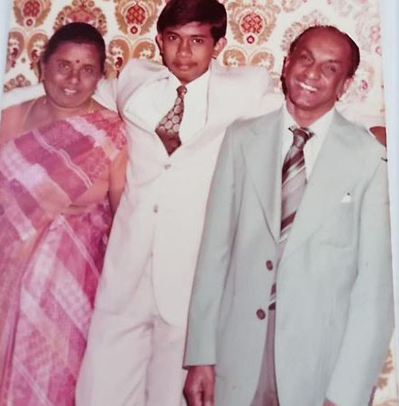 Dr Somalingum Leslie Ponnusamy with his parents