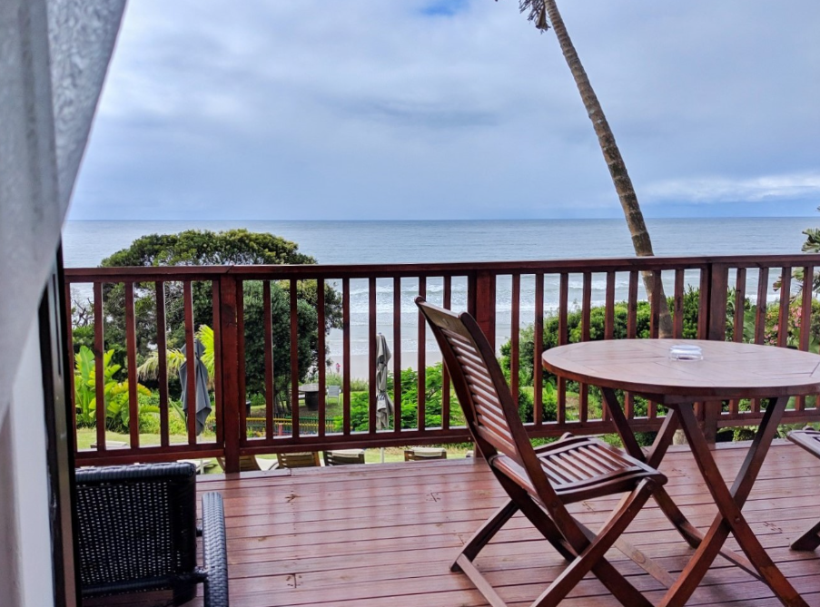 https://www.exquisitecoasts.com/images/s-deck-room-crawfords-beach-lodge-chinta.jpg