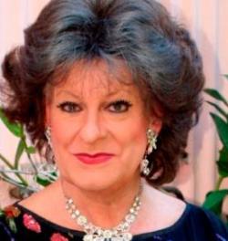 Pieter Dirk Uys (Evita Bezuidenhout)