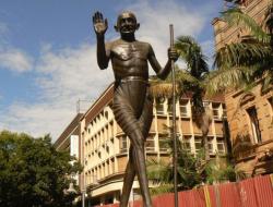 Opposite the old colonial buildings on Church Street in Pietermaritzburg stands the statue of Gandhi, whose notorious ejection from a train shaped his unique version of nonviolent resistance, known as ‘Satyagraha’ or passive resistance.