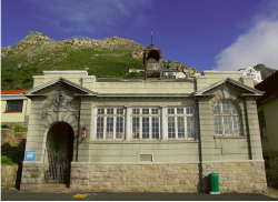 https://upload.wikimedia.org/wikipedia/commons/9/9c/Old_Police_Station_186_Main_Road_Muizenberg_Cape_Town_-_Frontal_view.JPG