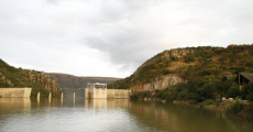 https://media-cdn.tripadvisor.com/media/photo-w/15/41/d6/f7/dam-wall.jpg